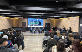 UAH y UDP conmemoran 20 años de las reformas constitucionales de 2005 con multitudinario seminario