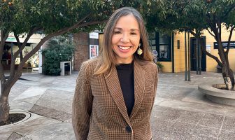 Profesora Dr. Yasna Otárola