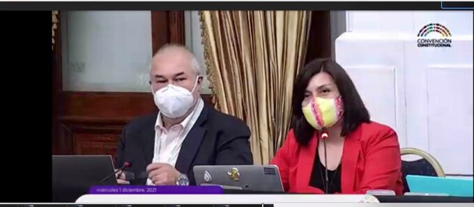 Decana Miriam Henríquez junto al profesor Jaime Arellano