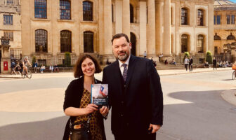 Profesor Hugo Rojas lanza libros en Oxford
